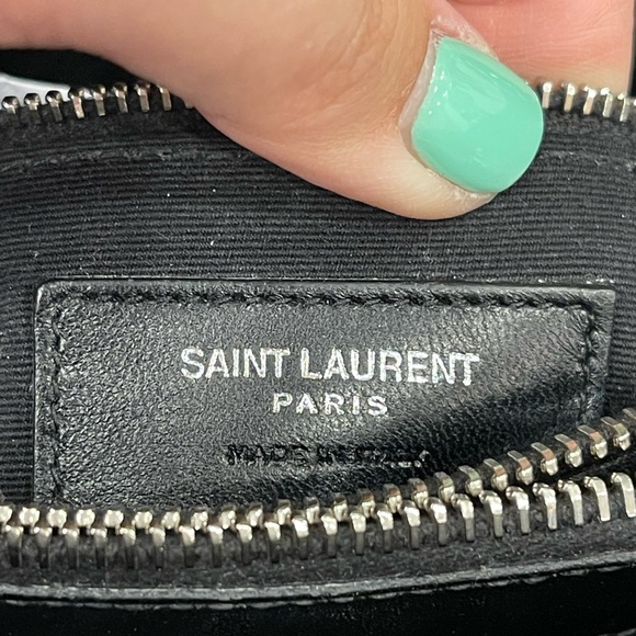 YSL
Black Quilted Y Leather Small LouLou Shopping Crossbody Tote Bag - Picture 14 of 16